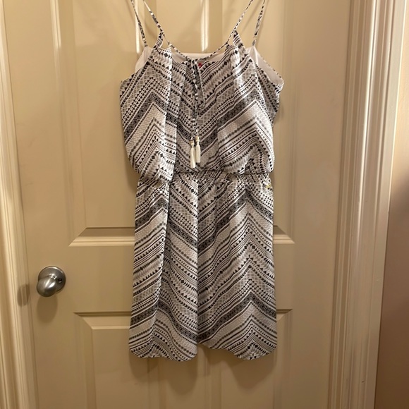 Black & white patterned summer dress by Guess - Picture 1 of 5